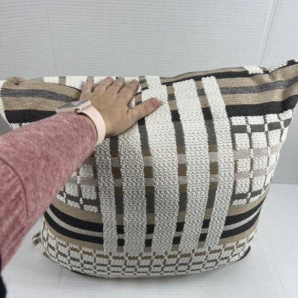 Large Decorative Throw Pillow 20”x 20” Geometric Pattern NEW Multi Color Texture - Picture 10 of 10